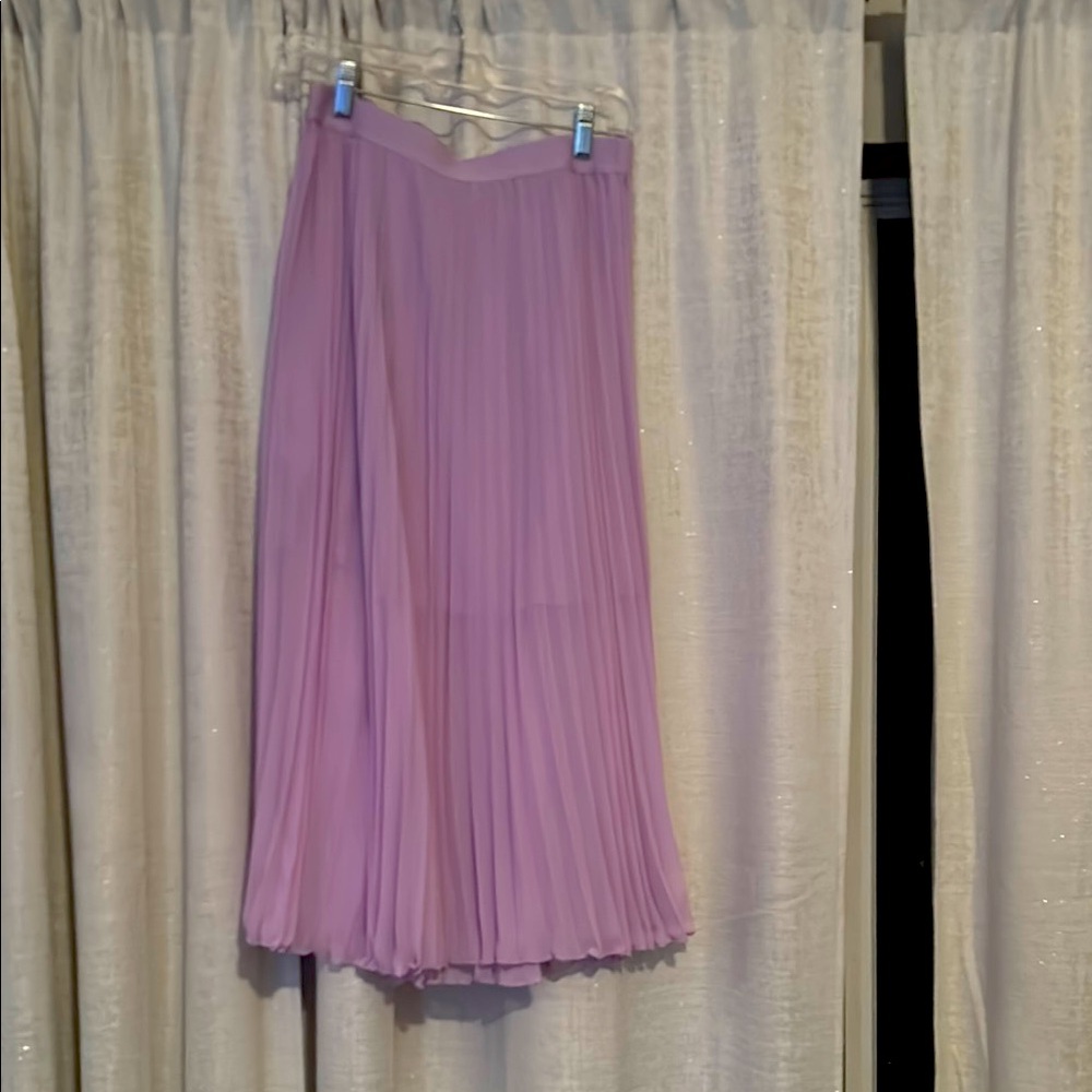 Elegant Lavender Pleated Skirt